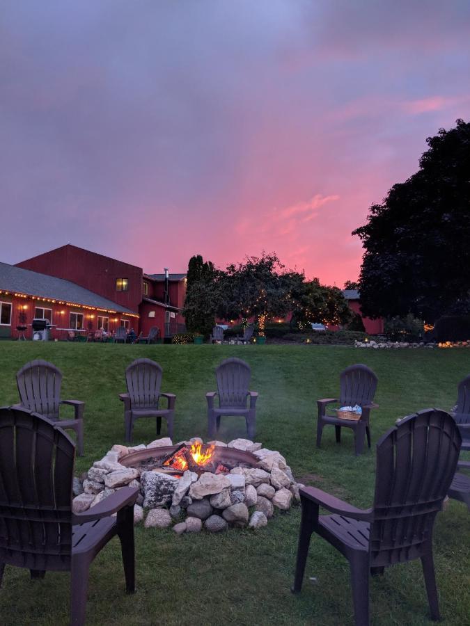 Cedar Hill Lodge Saint Ignace Exterior photo