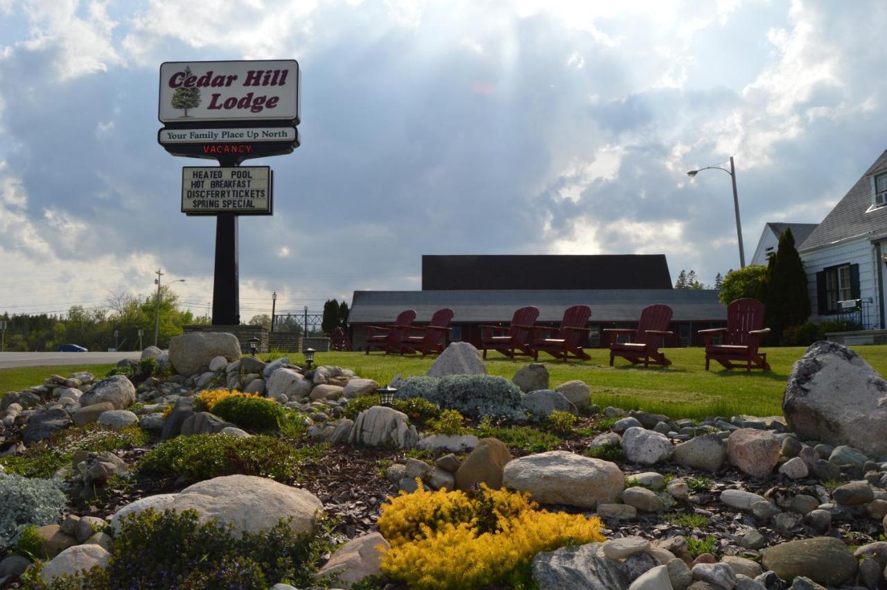 Cedar Hill Lodge Saint Ignace Exterior photo